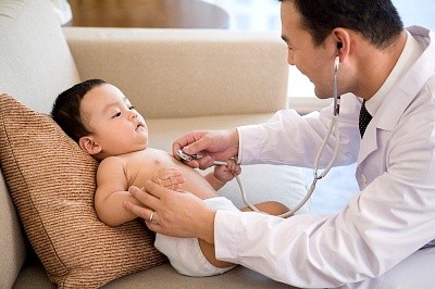 Dấu hiệu viêm phổi ở trẻ em là gì? Câu trả lời có ở đây!